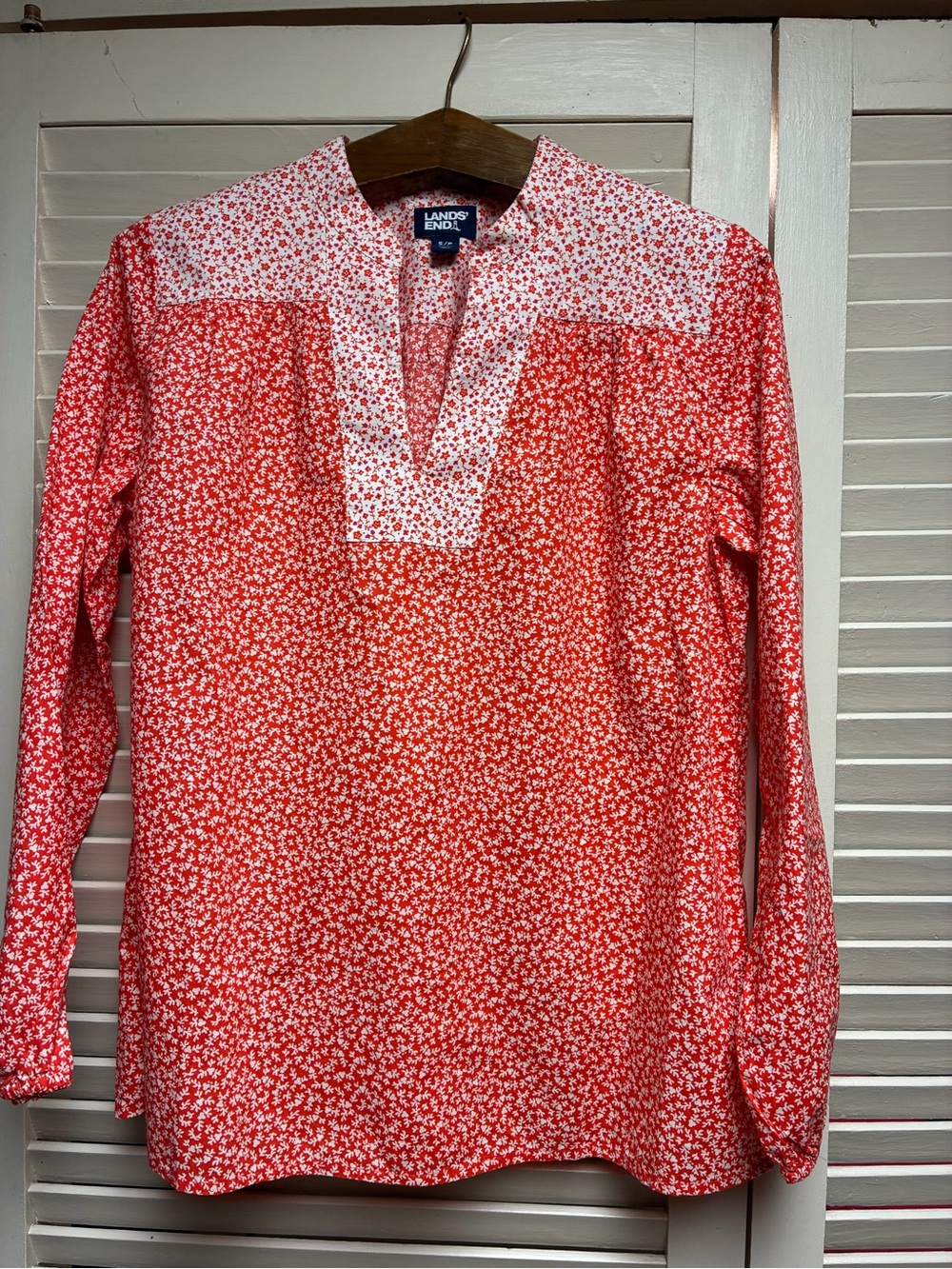 Lands' End Red and White Floral Popover Long Sleeve Shirt
